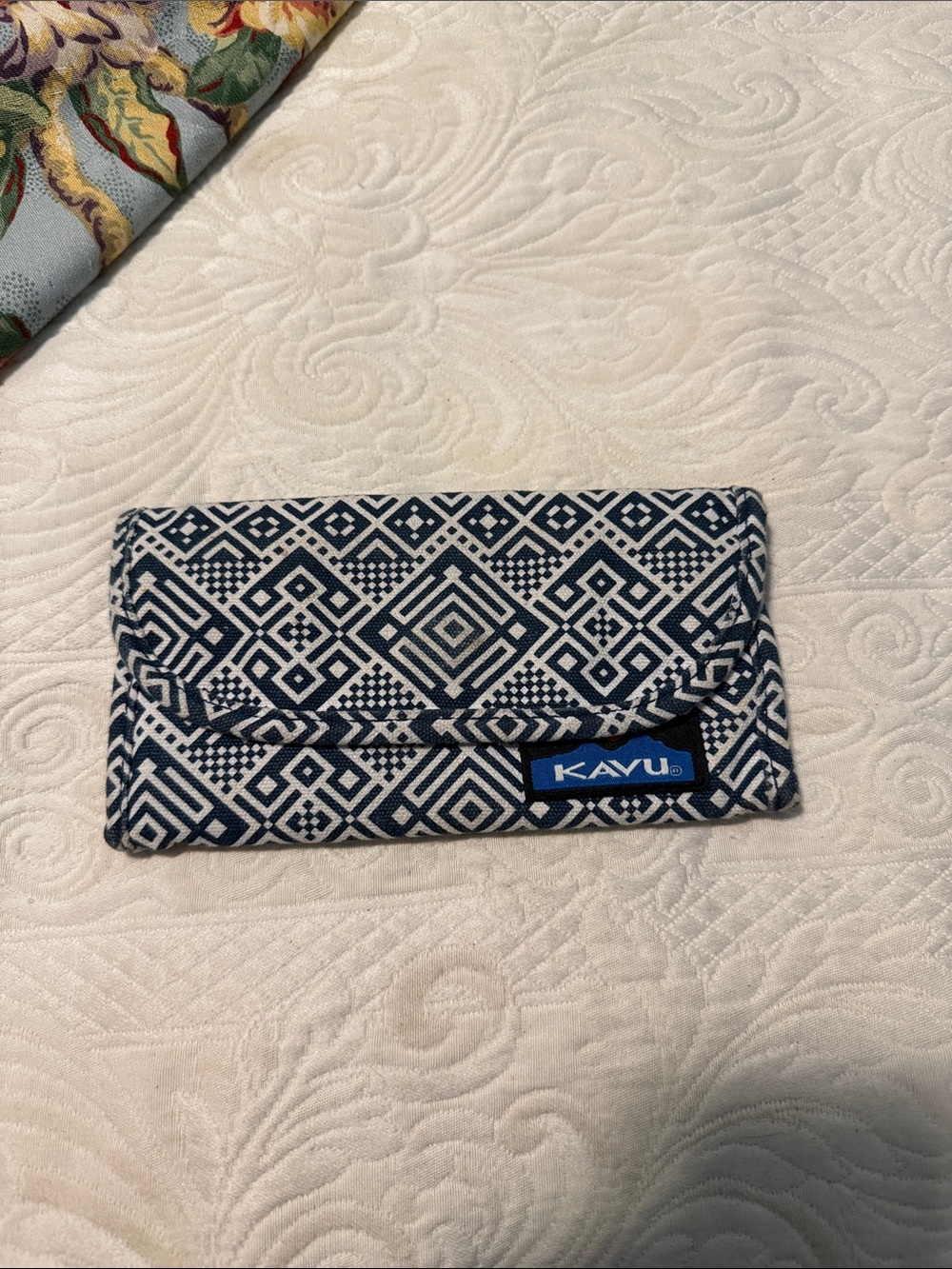 Kavu Navy & White Geometric Fold-Over Card Holder